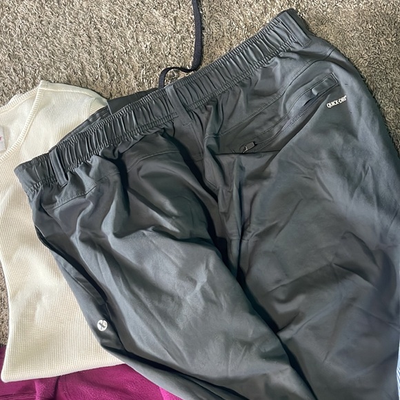 Woman’s medium clothing bundle - Picture 4 of 5